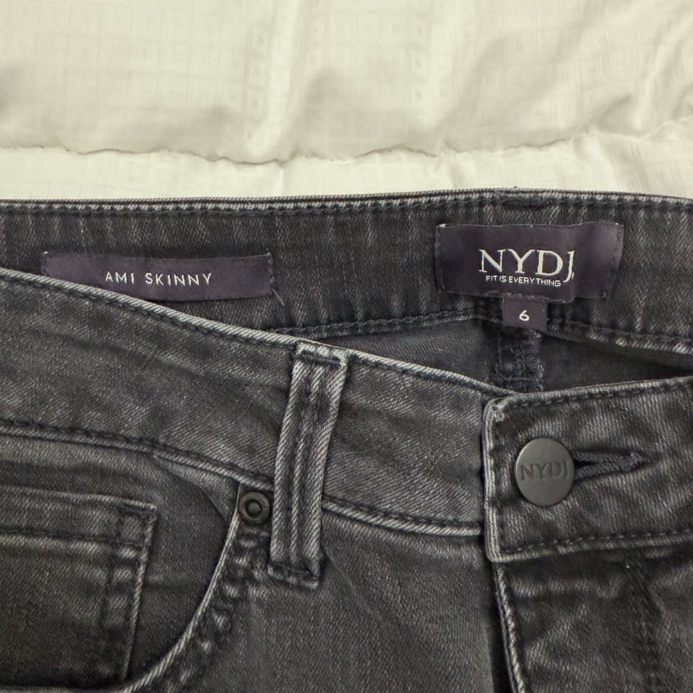 NYDJ Ami Skinny Jeans in Charcoal Size 6